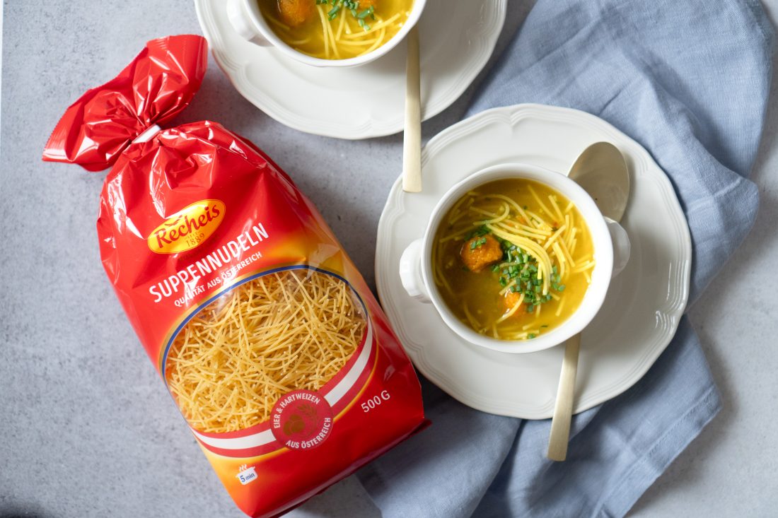 Schnelle Nudelsuppe mit Goldmarke Suppennudeln und Karottenknöderl