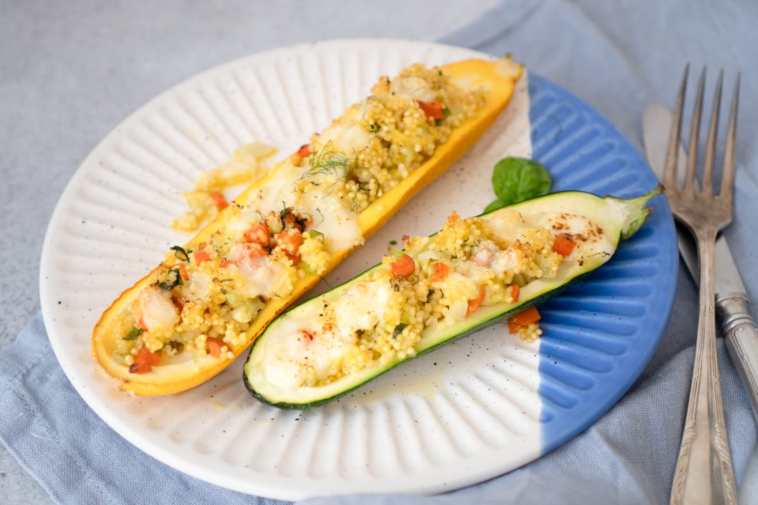 Gefüllte Zucchini mit Sommergemüse und Heumilch-Gouda